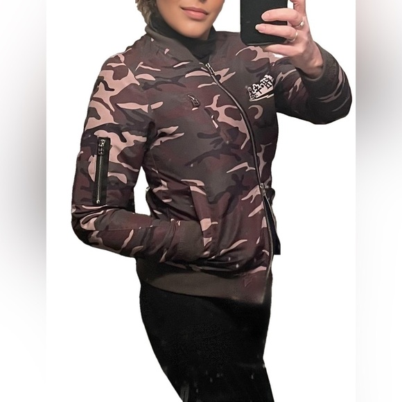 Riflessi Lightweight Camo Jacket with Front & Arm Pockets. Hanzi Logos 2-way Zip - Picture 2 of 11